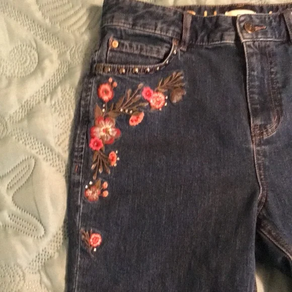 ❤️ (20)ladies size 28 waist embellished crop jeans by Kate spade. Like new - Picture 6 of 16